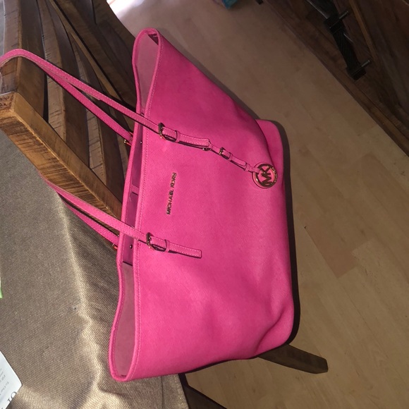 Micheal Kors Tote Bag - Picture 2 of 7